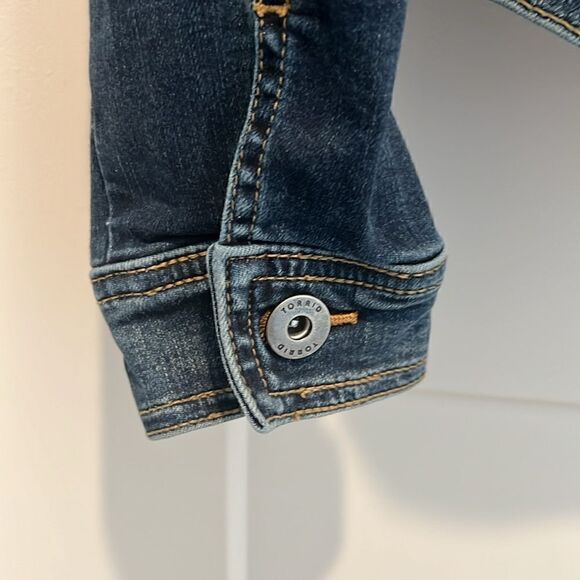 TORRID Women’s Denim Jean Jacket Coat Trucker Style Stretch - Picture 4 of 10